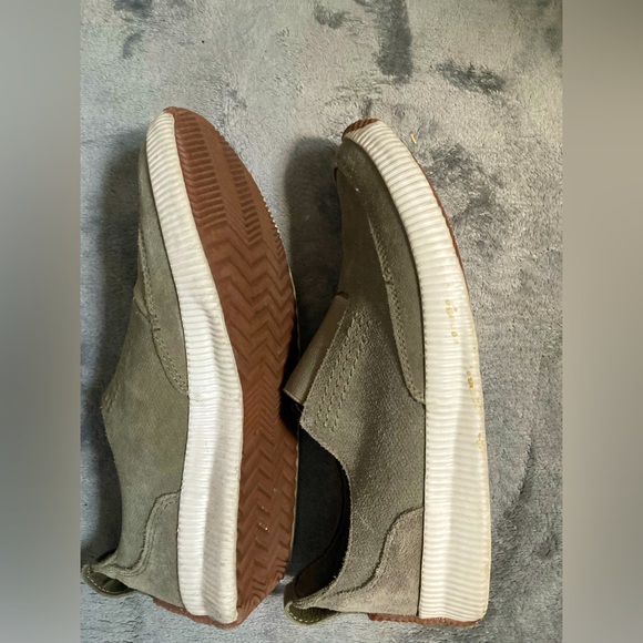 Sorel Slip On Sneakers excellent condition - Picture 1 of 5